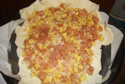 Пиріг з листкового тіста з куркою і картоплею (рецепт з фото) (рецепт) Пиріг з листкового тіста з куркою і картоплею (рецепт з фото)