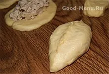 Пиріжки з м'ясом в духовці - покроковий рецепт з фото