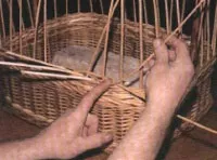 Плетіння квадратної кошика, прямокутна кошик з лози (крайні палички денця) Плетіння квадратної кошика, прямокутна кошик з лози
