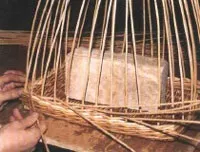 Плетіння квадратної кошика, прямокутна кошик з лози (крайні палички денця) Плетіння квадратної кошика, прямокутна кошик з лози