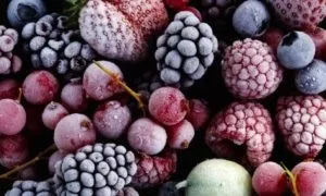 Чому лимон освітлює чай