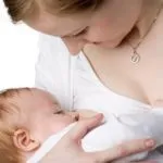 Чому новонароджений сригивает після годування з кров'ю (новонароджений) Чому новонароджений сригивает після годування з кров'ю