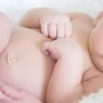 Чому новонароджений сригивает після годування з кров'ю (новонароджений) Чому новонароджений сригивает після годування з кров'ю