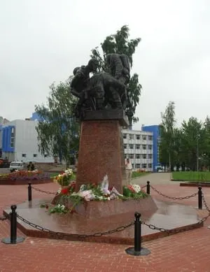 Загиблим в Афганістані, подорож по Артемівську (Більше року важко) Загиблим в Афганістані, подорож по Артемівську