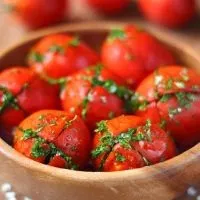 Помідори, фаршировані зеленню і часником (фаршировані) Помідори, фаршировані зеленню і часником