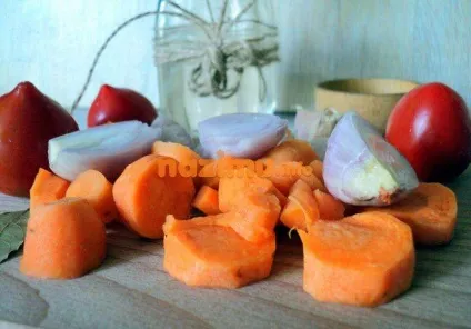 Помідори мариновані з цибулею і морквою - фото рецепт для літрових банок (помідори мариновані з цибулею і морквою) Помідори мариновані з цибулею і морквою - фото рецепт для літрових банок