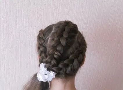 Зачіски на 1 вересня на довге волосся, середні і короткі, фото і відео майстер-класи (волосся) Зачіски на 1 вересня на довге волосся, середні і короткі, фото і відео майстер-класи