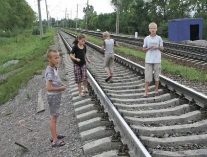 Правила поведінки на залізниці для дітей і всрослих (дорозі) Правила поведінки на залізниці для дітей і всрослих