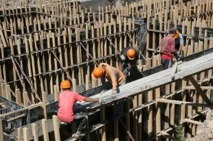 При падінні літака під Бішкеком загинуло близько 20 осіб - українська газета (близько) При падінні літака під Бішкеком загинуло близько 20 осіб - українська газета