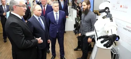 Прилетів до нас чарівник у блакитному вертольоті, столиця на Онего - суспільно-політична
