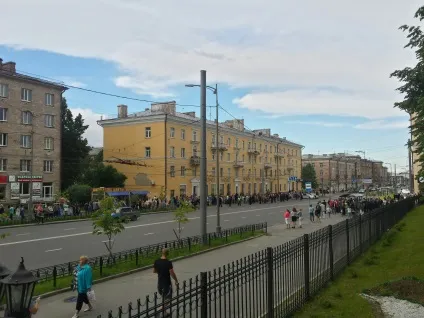 Прилетів до нас чарівник у блакитному вертольоті, столиця на Онего - суспільно-політична
