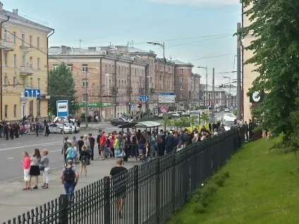 Прилетів до нас чарівник у блакитному вертольоті, столиця на Онего - суспільно-політична