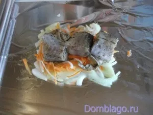 Риба у фользі з картоплею