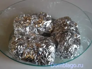 Риба у фользі з картоплею