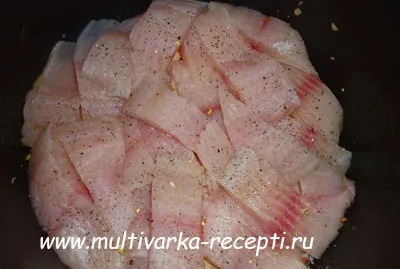 Риба з картоплею, запечені під майонезом в мультиварці (картопля з рибою в мультиварці) Риба з картоплею, запечені під майонезом в мультиварці