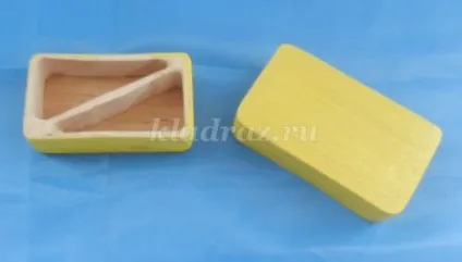 Розпис шкатулки акриловими фарбами (кінчик пензля поверхню) Розпис шкатулки акриловими фарбами