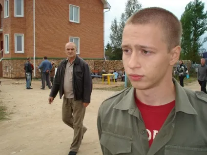 Дур-будинок біля великої річки (великий) Дур-будинок біля великої річки