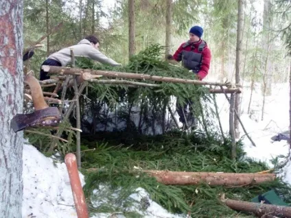 Будівництво укриття для ночівлі в зимовому лісі (будівництво) Будівництво укриття для ночівлі в зимовому лісі