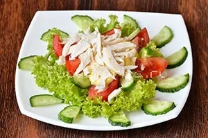 Салат з кальмарами, огірками та помідорами (салат з кальмарами) Салат з кальмарами, огірками та помідорами