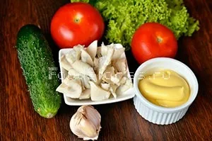 Салат з кальмарами, огірками та помідорами (салат з кальмарами) Салат з кальмарами, огірками та помідорами