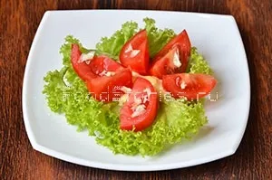 Салат з кальмарами, огірками та помідорами (огірками та помідорами) Салат з кальмарами, огірками та помідорами