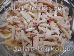 Салат з кальмарами, огірком і помідорами чері (помідори) Салат з кальмарами, огірком і помідорами чері