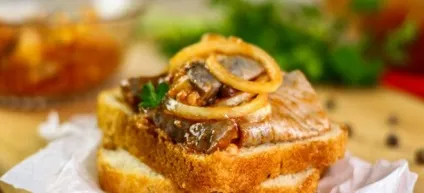 Оселедець по-корейськи - рецепти хе, оселедця з томатною пастою, морквою і цибулею
