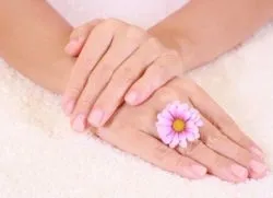 Лущення шкіри на долонях (долонях) Лущення шкіри на долонях