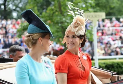 Скачки royal ascot цікаві факти про щорічному заході, герої tatler, tatler - журнал про (ascot) Скачки royal ascot цікаві факти про щорічному заході, герої tatler, tatler - журнал про