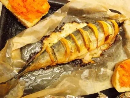 Скумбрія з лимоном, запечена в духовці (духовці) Скумбрія з лимоном, запечена в духовці