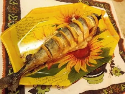 Скумбрія з лимоном, запечена в духовці (рецепт) Скумбрія з лимоном, запечена в духовці