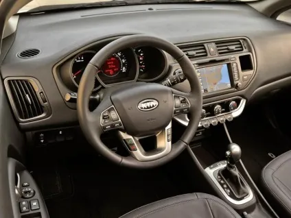 Порівняння renault logan 2 і kia rio (renault) Порівняння renault logan 2 і kia rio