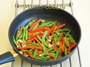 Стир-Фрай з курки з овочами (сильному вогні протягом) Стир-Фрай з курки з овочами