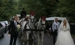 Весільна карета кортеж, гідний вінценосних осіб (кортеж) Весільна карета кортеж, гідний вінценосних осіб