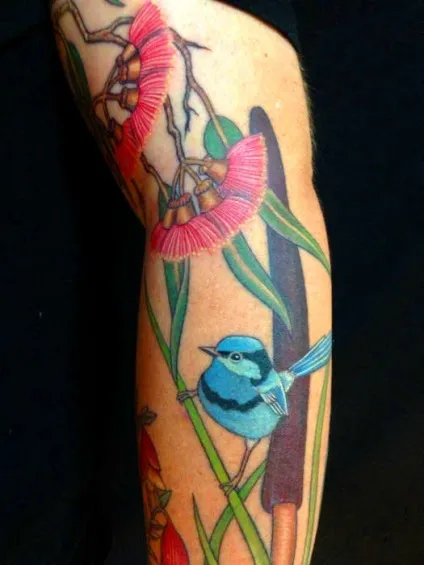 Тату птиці - значення, стилі вираження маленькими птахами - tattoo today (нозі) Тату птиці - значення, стилі вираження маленькими птахами - tattoo today