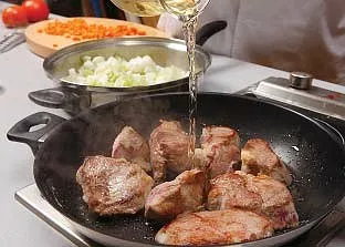 Телячі щічки по-каталонски (продукти) Телячі щічки по-каталонски