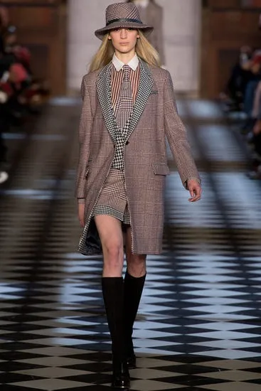 Tommy hilfiger, енциклопедія моди (боротьбі раком грудей) Tommy hilfiger, енциклопедія моди