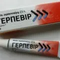 Тріщини і виразки в носі на перегородці (гнійне ураження волосяних) Тріщини і виразки в носі на перегородці