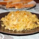 Тушкована капуста на сковороді (морква) Тушкована капуста на сковороді