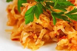 Тушкована свіжа капуста з м'ясом (капуста) Тушкована свіжа капуста з м'ясом
