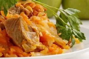 Тушкована свіжа капуста з м'ясом (свіжої капусти м'ясом) Тушкована свіжа капуста з м'ясом