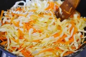 Тушкована капуста на сковороді (Савойська капуста тушкована) Тушкована капуста на сковороді