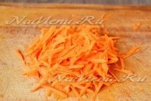 Тушкована капуста на сковороді (морква) Тушкована капуста на сковороді