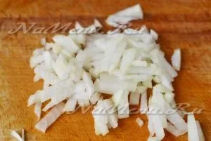 Тушкована капуста на сковороді (цибуля) Тушкована капуста на сковороді
