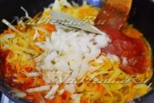 Тушкована капуста на сковороді (морква) Тушкована капуста на сковороді