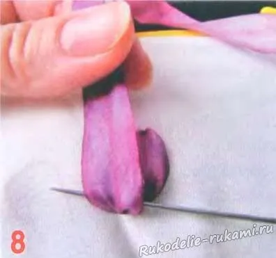Тюльпани, вишиті стрічками