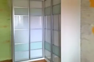 Кутовий шафа купе в спальню фото і розцінки, переваги установки, різновиди та матеріали (кутовий шафа купе в спальню фото зсередини) Кутовий шафа купе в спальню фото і розцінки, переваги установки, різновиди та матеріали