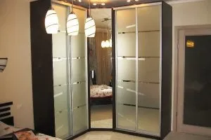Кутовий шафа купе в спальню фото і розцінки, переваги установки, різновиди та матеріали (кутовий шафа купе в спальню фото зсередини) Кутовий шафа купе в спальню фото і розцінки, переваги установки, різновиди та матеріали
