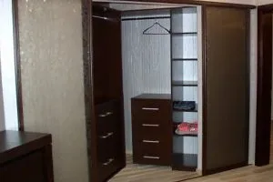 Кутовий шафа купе в спальню фото і розцінки, переваги установки, різновиди та матеріали (кутовий) Кутовий шафа купе в спальню фото і розцінки, переваги установки, різновиди та матеріали