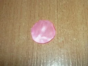 Прикраса для обідка в техніці канзаші з двох кінцевим пелюсткою і завитком всередині (кінцевим) Прикраса для обідка в техніці канзаші з двох кінцевим пелюсткою і завитком всередині